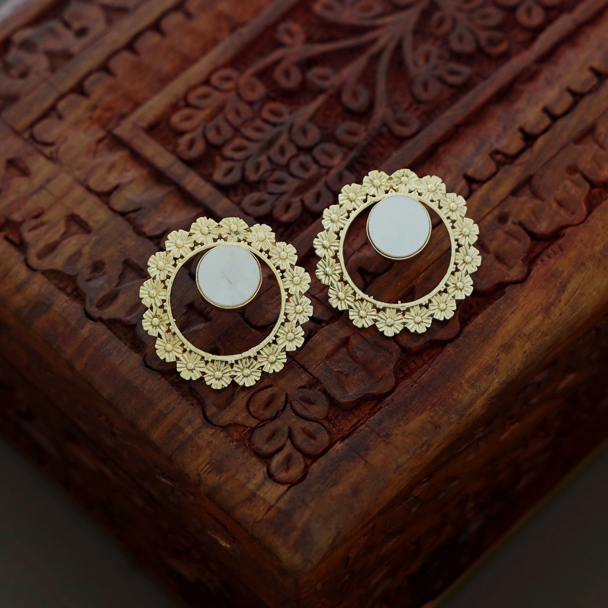 Golden Sanvi Carved Earring
